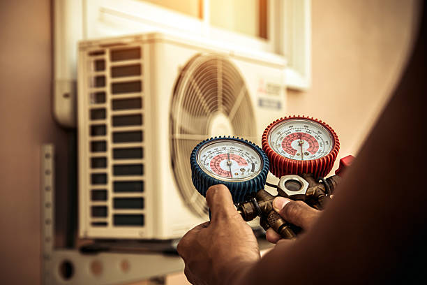 Professional Hvac technician working in Farmersville, OH